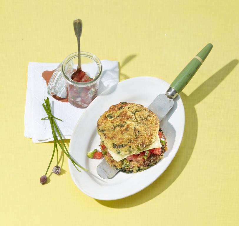 Hamburguer de pan y Gruyère AOP acompañado de salsa de tomate