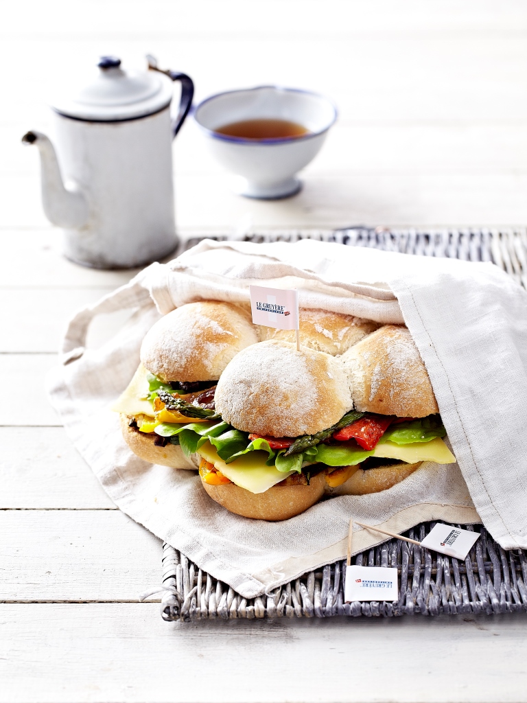 Bocadillo de verduras al horno y Le Gruyère AOP