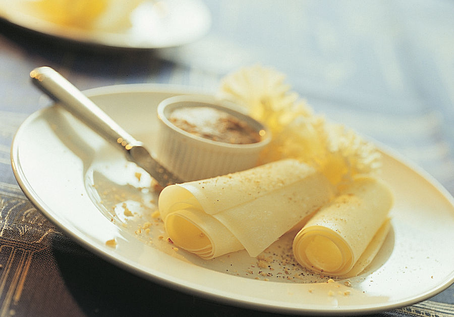 Queso con mousse de frutas secas