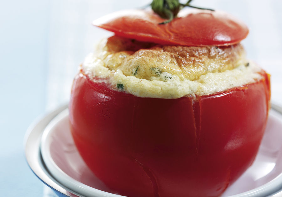 Tomates con relleno de soufflé y hierbas