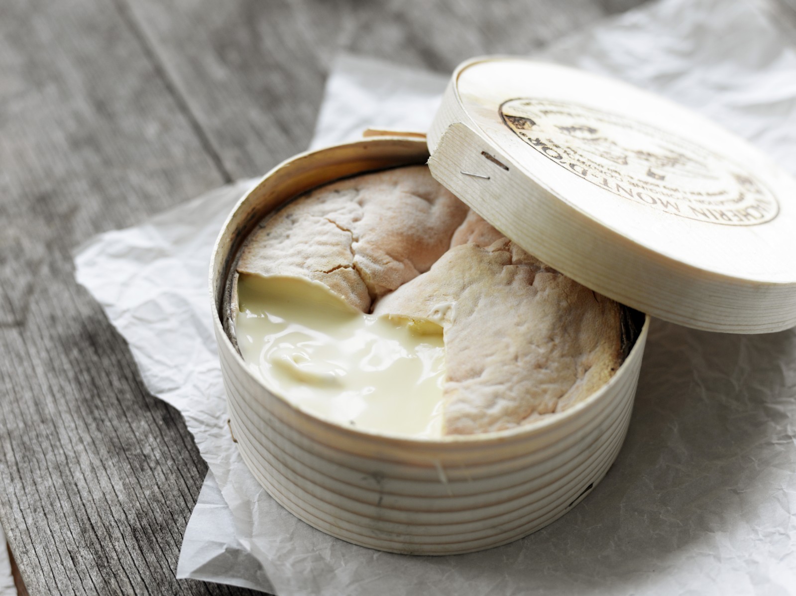 Vacherin Mont-d'Or caliente