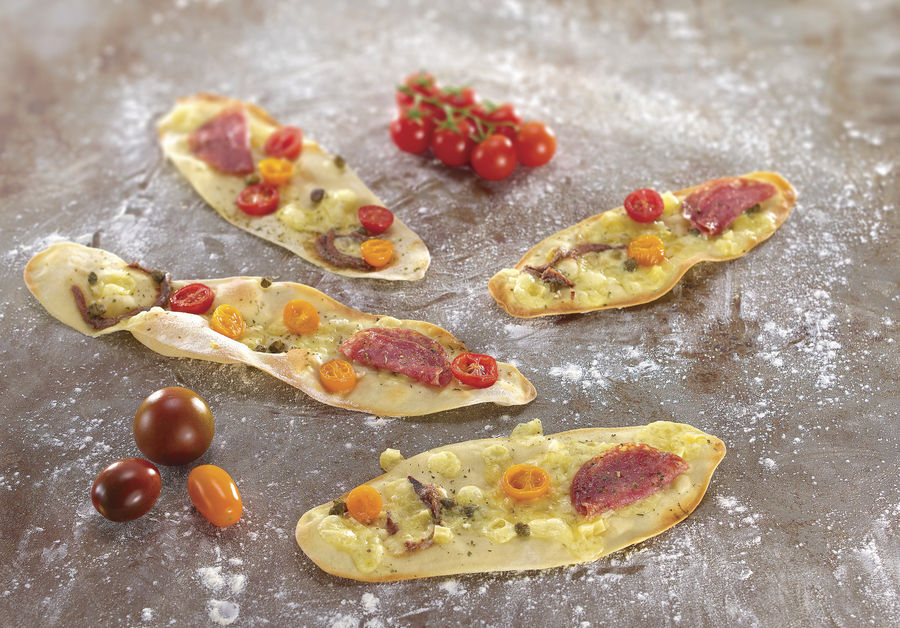 Lenguas de aperitivo con queso raclette