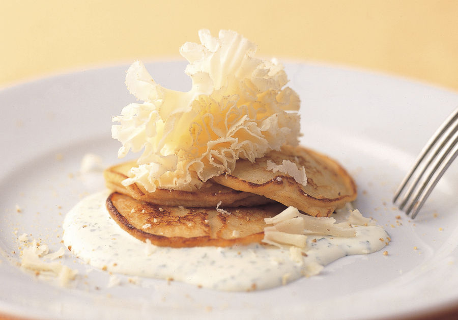 Crêpes de patatas con crema de hierbas