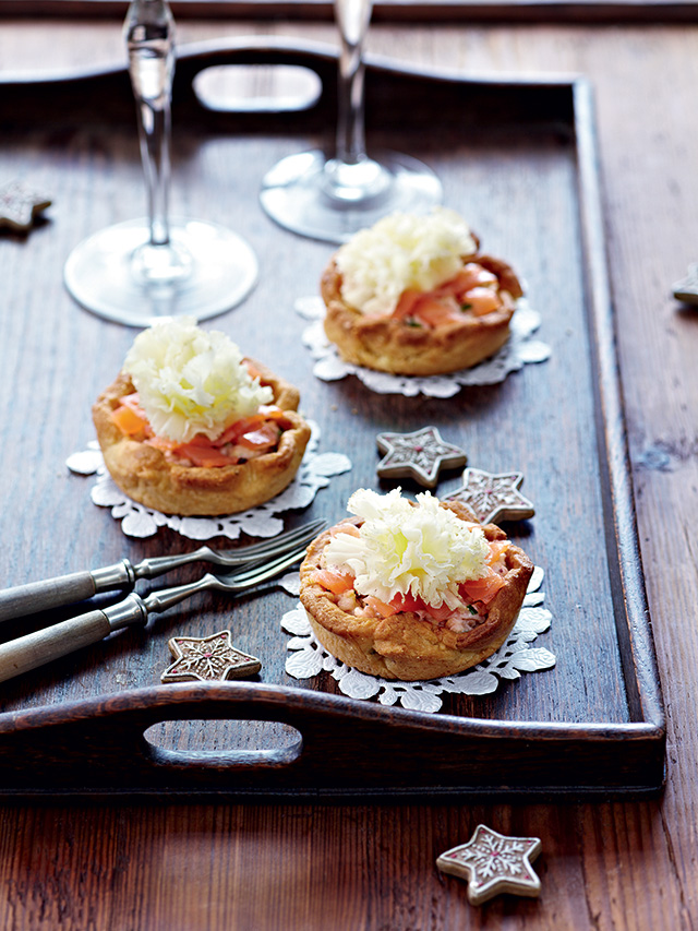 Tartaletas con Tête de Moine AOP y salmón ahumado