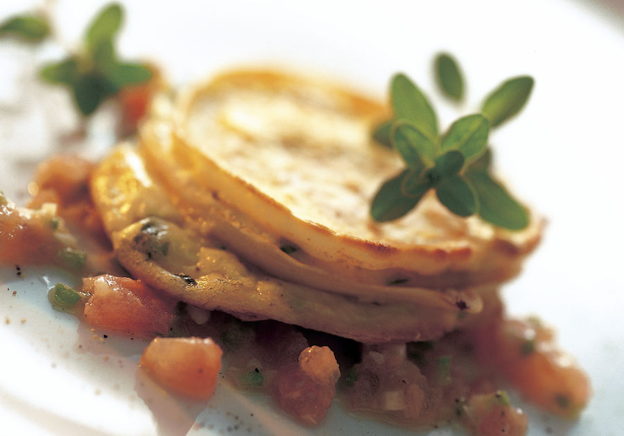 Crêpes de Sbrinz con salsa de tomate